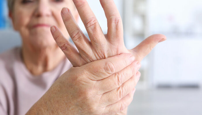 5 early signs of Parkinson’s and TD that are similar and often overlooked